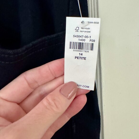 NWT Old Navy Wow Wide Leg High Waisted 14P Short in JACK BLACK - Picture 3 of 10